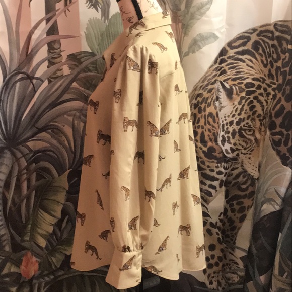 ANN TALOR DEFINED CHEETAH PRINT BUTTON FRONT BLOUSE SIZE MEDIUM - Picture 3 of 7